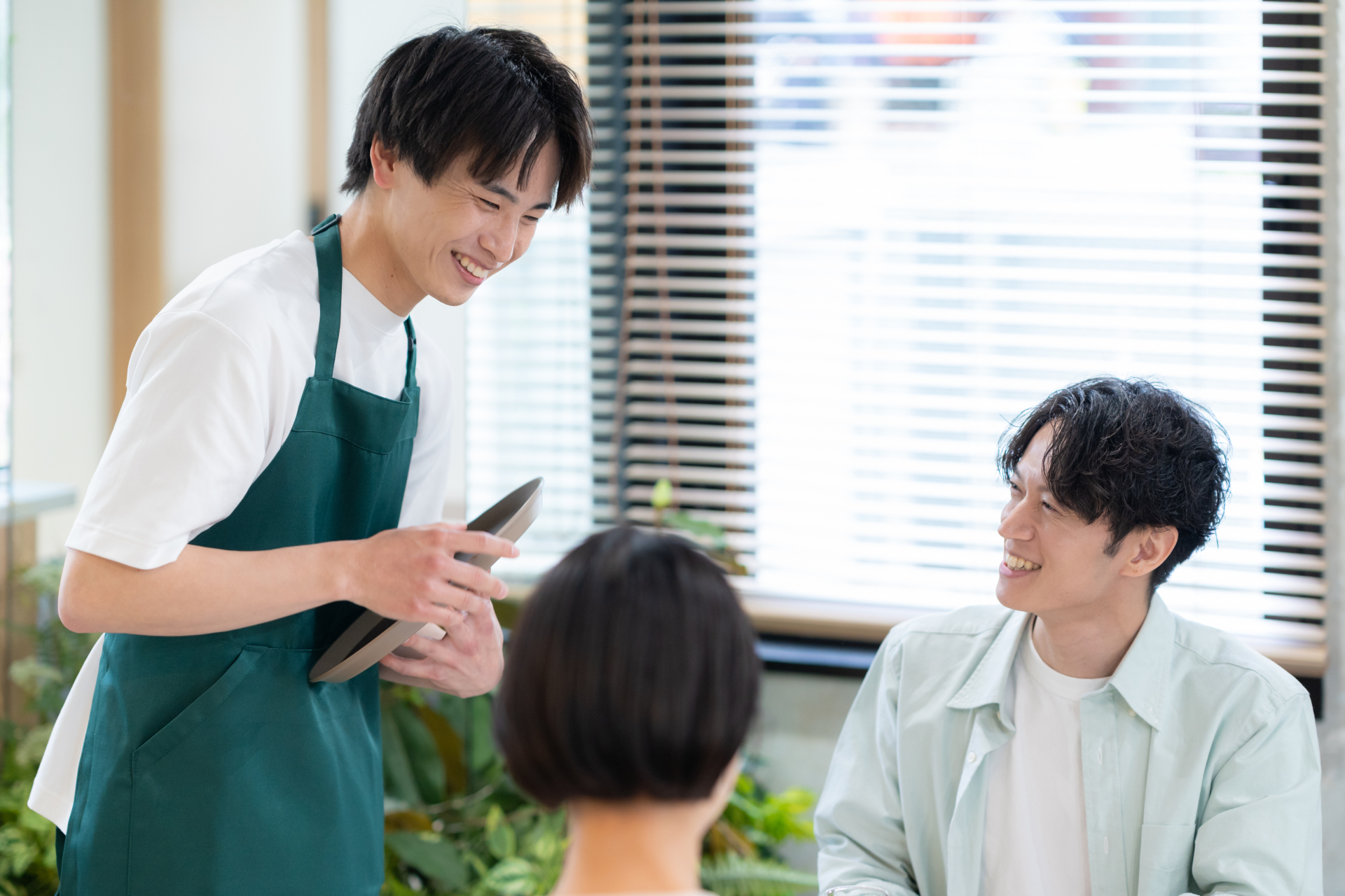 飲食店で勤務している男性
